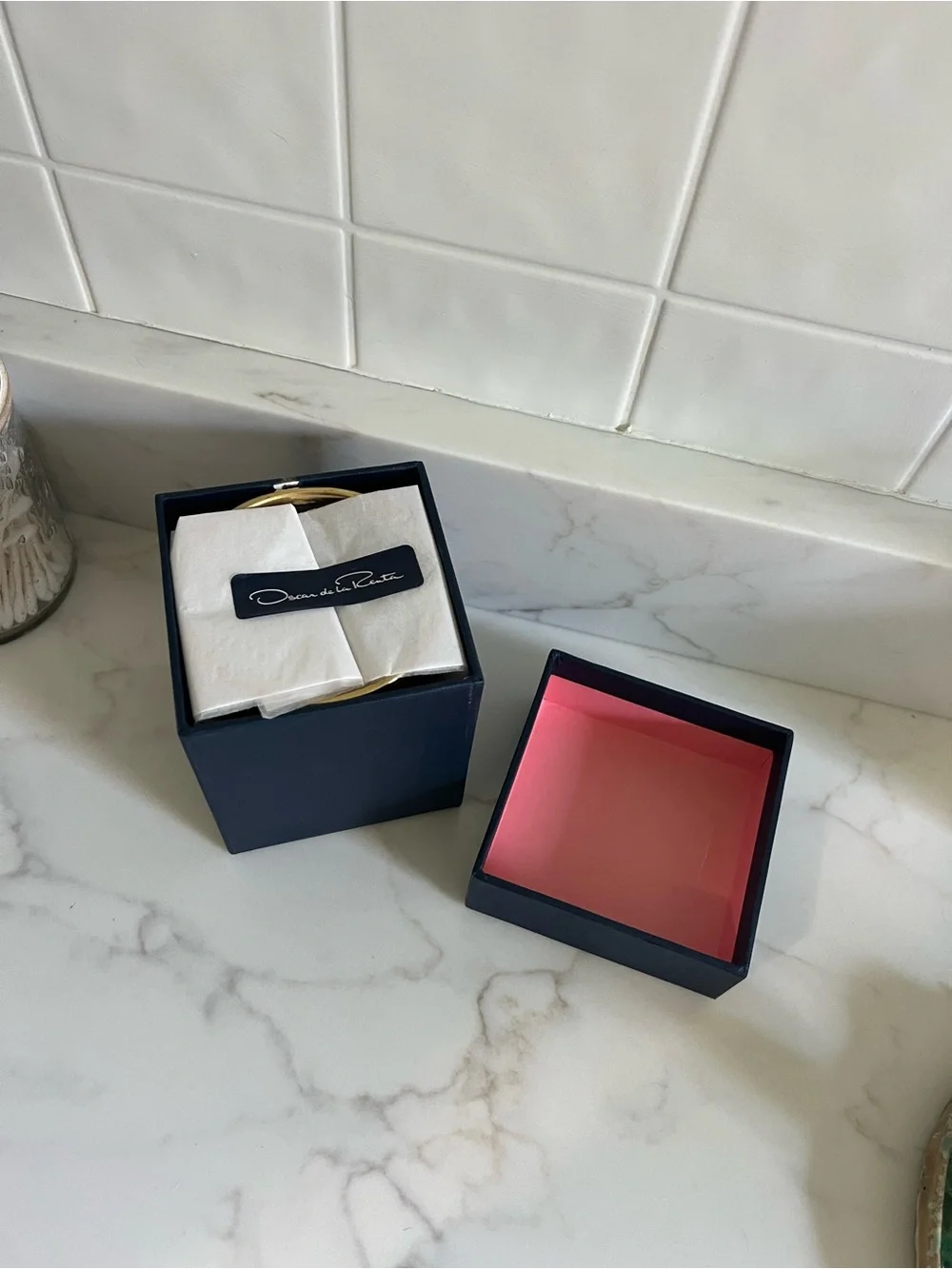 NIB Oscar de la Renta Country Cedarwood Candle